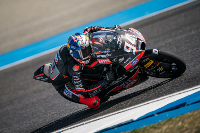 ВИДЕО. Едва не переехали. Опасное падение в квалификации MotoGP