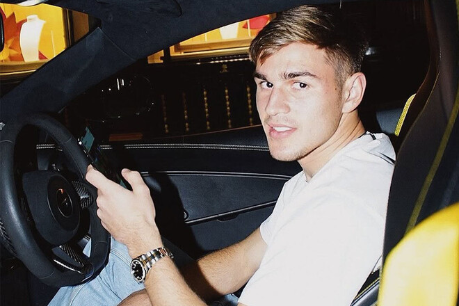 ФОТО. Украинский футболист в Барселоне: намёк на трансфер мечты?