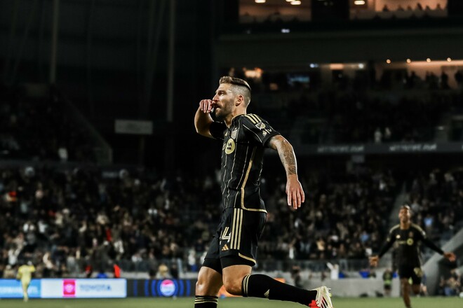 Дебют Смолякова, топ-гра Чеберка. Зіграно 11 матчів MLS