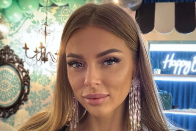 ВІДЕО. Оголена дружина ексзахисника збірної України показала, як «кайфує»