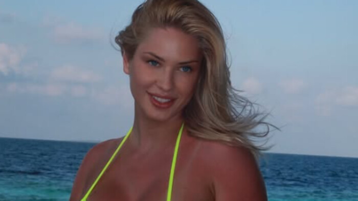 ФОТО. Экс-жена игрока сборной Украины провоцирует почти обнаженной грудью