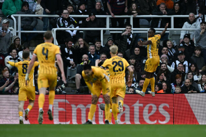 Две красные и спасение в овертайме. Брайтон одолел Ньюкасл в Кубке Англии