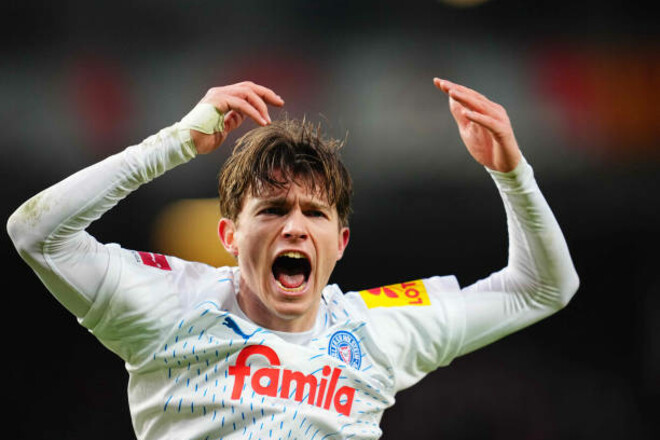 Победа Хольштайна, ничья Аугсбурга и Фрайбурга