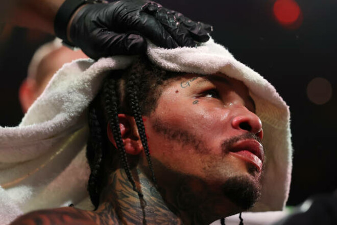 БРІЄДІС: «У цього боксера зіркова хвороба. Карма наздогнала його»