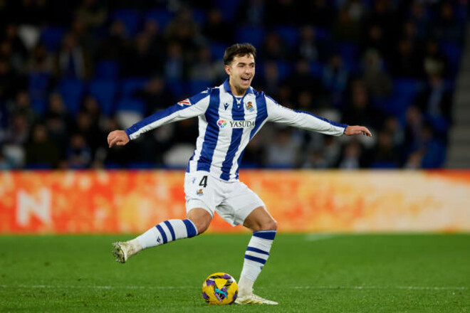 Опередят Арсенал? Манчестер Юнайтед хочет подписать опорника Реал Сосьедада