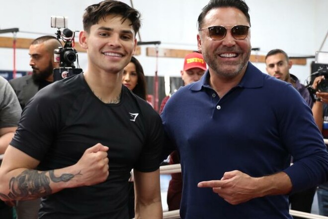 ДЕ ЛА ХОЙЯ: «Этот боксер голодный и готов подняться на вершину»