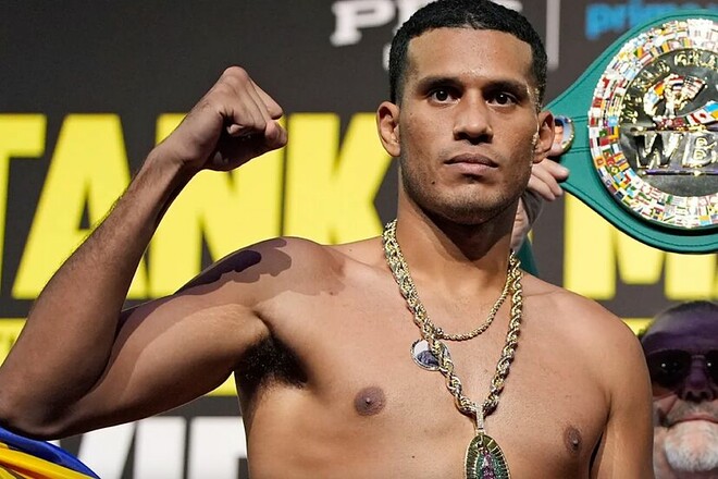 ОФИЦИАЛЬНО. Абсолютному чемпиону приказали провести бой с топ-боксером