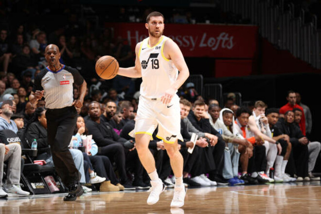 Михайлюк набрал 11 очков. Юта уступила на выезде Вашингтону