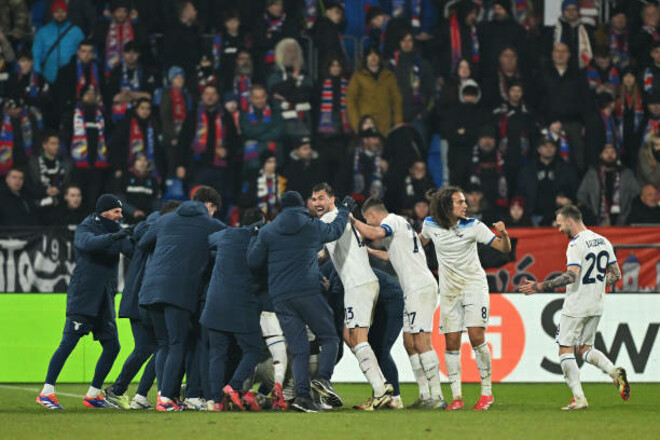 Шаленство: супергол на 90+8 і 2 вилучення! Лаціо вдев'ятьох здолав Вікторію