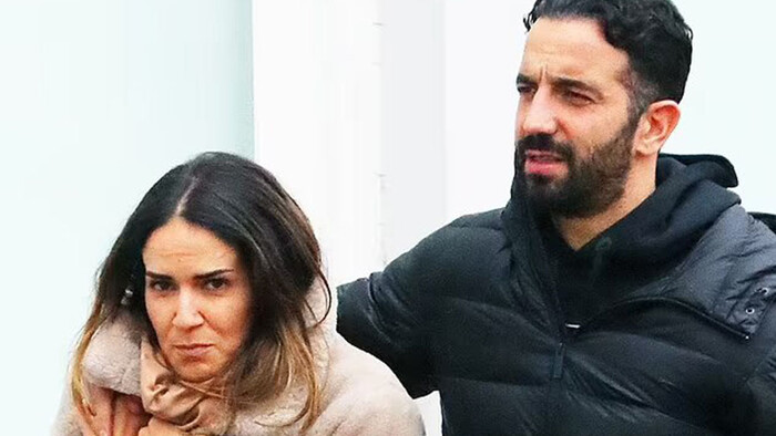 ФОТО. У топ-тренера проблемы с женой. Она хочет покинуть нынешний клуб мужа