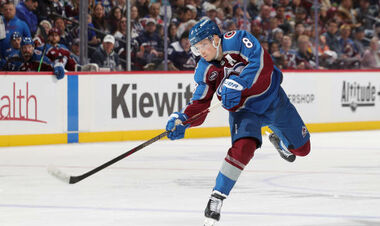 ВИДЕО. Нереальная игра в НХЛ. Защитник набрал шесть очков за матч