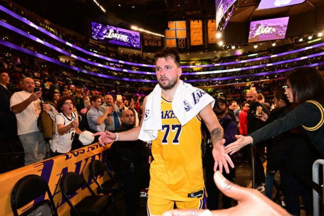 Снова дабл-даблы от Дончича и Джеймса. Лейкерс победили Нью-Йорк