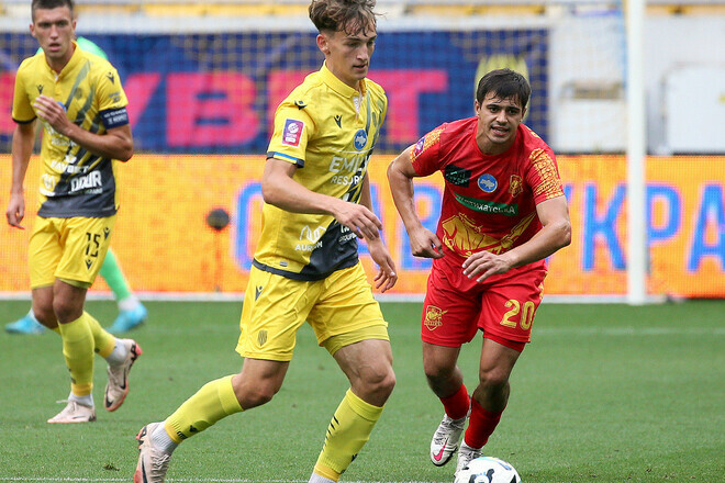 Ингулец – Рух – 0:1. Гол на 90+8 и удаление. Видеообзор матча УПЛ