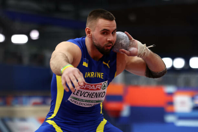 Штовхання ядра. Українець із особистим рекордом вийшов до фіналу ЧЄ-2025