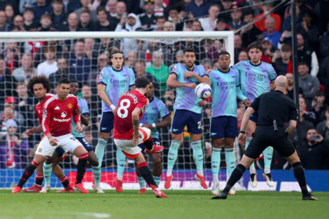 Бруну забил шедевр со штрафного. МЮ и Арсенал разошлись миром в АПЛ