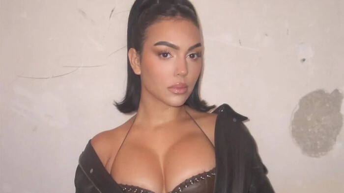 ФОТО. З глузду з'їхати! Дружина Кріштіану Роналду показала величезні груди