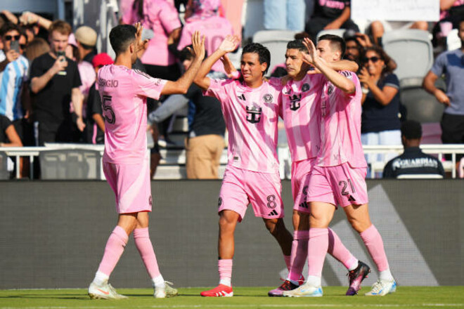 В меньшинстве и без Месси. Интер Майами с ассистом Суареса одолел Шарлотт