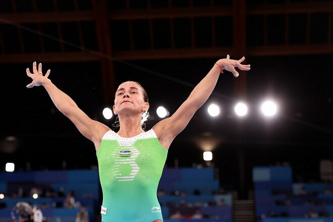 Знаменитая 49-летняя гимнастка завоевала золото на этапе Кубка мира