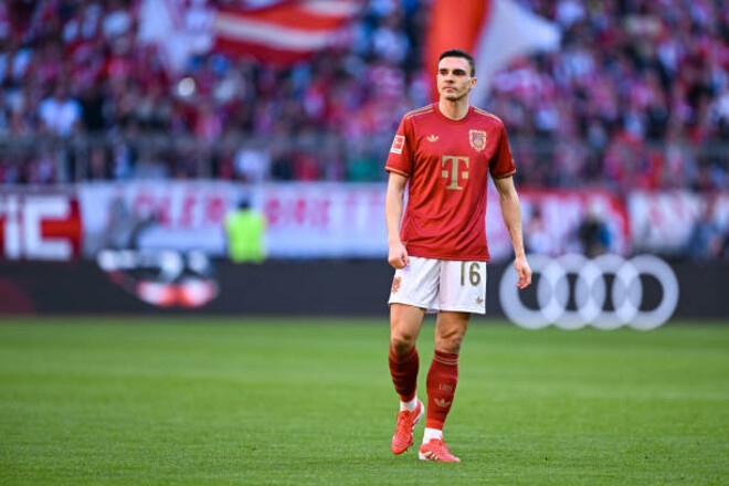 Уходить не намерен. Будущее полузащитника Баварии под вопросом