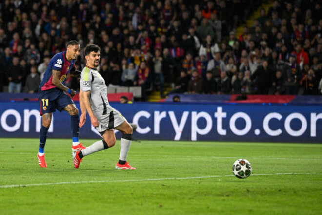 ВІДЕО. Довелося дивитися VAR. Рафінья оформив дубль у поєдинку з Бенфікою