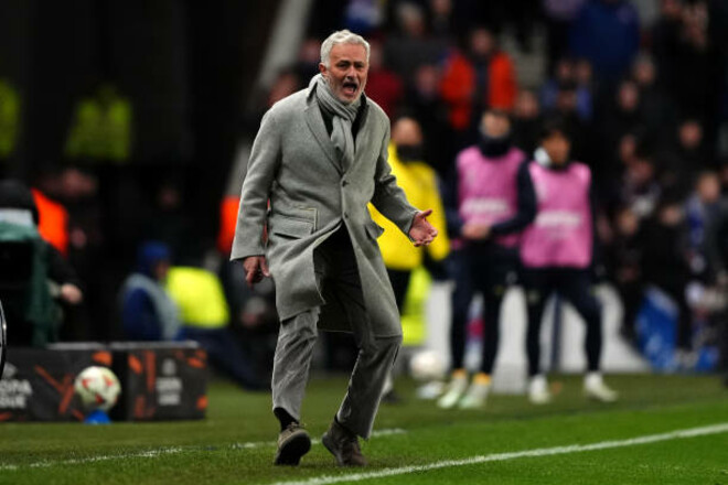 ВІДЕО. Моуріньо вилетів із ЛЄ. Рейнджерс по пенальті пройшов Фенербахче