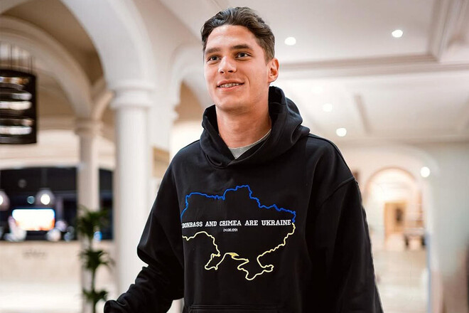 ФОТО. Футболіст збірної України шокував росіян своїм луком