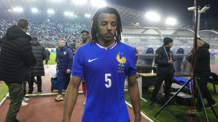 ВИДЕО. Звездный футболист опаздывал на рейс. И вот что он сделал