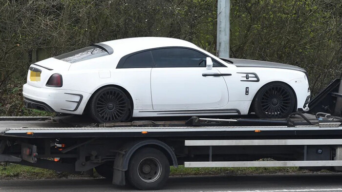 ФОТО. Форвард збірної Англії потрапив у неприємну історію. Машину забрали