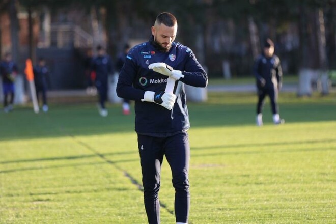 Голкипер Вереса дебютировал за сборную Молдовы, пропустив курьезный гол