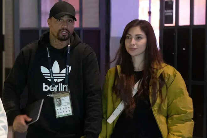 ФОТО. Звездный экс-футболист в четвертый раз женился. Он играл за Барсу