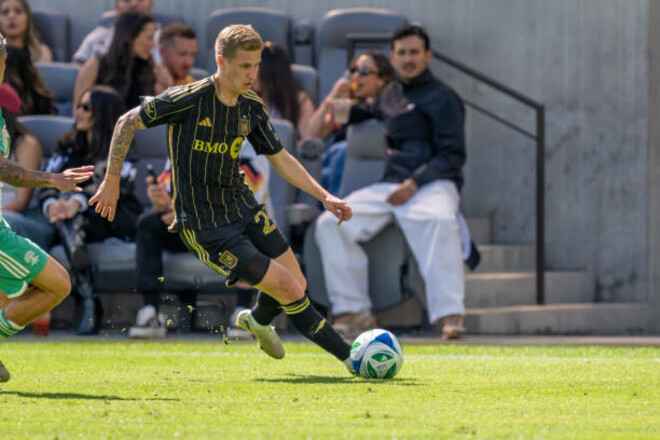 СМОЛЯКОВ: «Жиру часто спрашивает, где сейчас работает Шевченко»