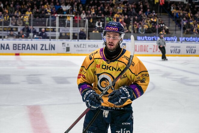 Крута шайба Садовікова у півфіналі плей-оф Чехії. Відео голу