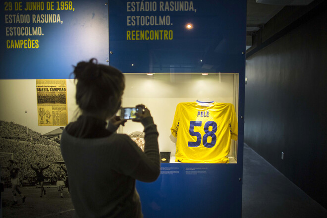 Історичний ревізіонізм. Є теорія, що ЧС-1958 відбувся у США, а не у Швеції