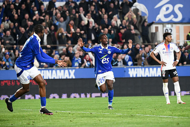 Страсбург переграв Ліон у гольовій перестрілці. Соболь залишився у резерві