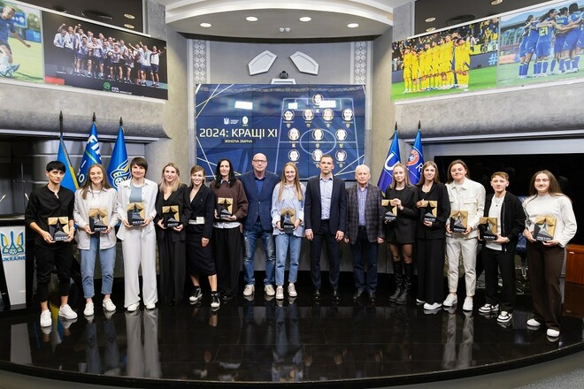 ФОТО. Шевченко вручив нагороди 11 найкращим футболісткам України 2024 року