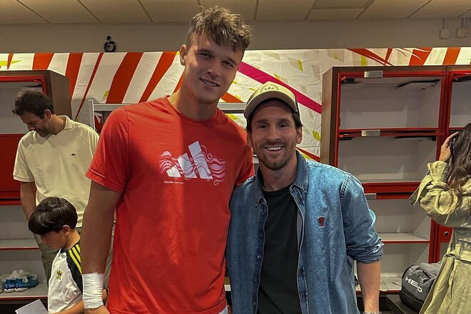 МЕНШИК: Как одолел Фритца? Пожал руку Месси и не мыл ее. Это стало ключевым