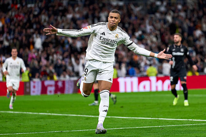 Мбаппе впервые в своей карьере забил гол со штрафного