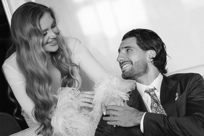 ФОТО. Звездный футболист тайно женился. Без пышной церемонии