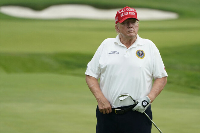 ВИДЕО. Как Дональд Трамп играет в гольф. Сравнение с Байденом и Обамой
