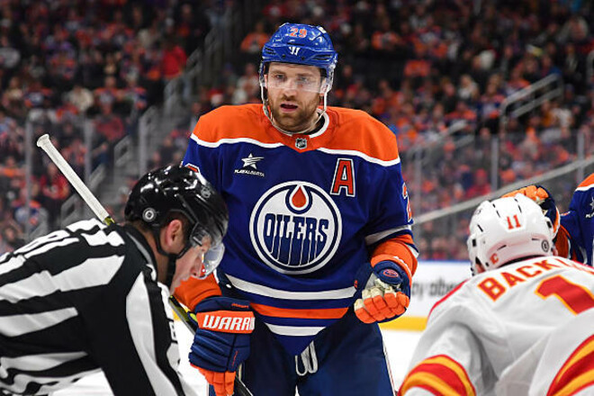 ВИДЕО. Форвард забросил 50+ шайб и установил рекорд НХЛ