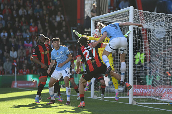 А сколько у Холанда? Известна оценка Забарного за матч Борнмут – Ман Сити