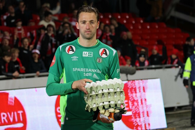Яйца за отраженный пенальти. Голкипер в Норвегии получил уникальную награду