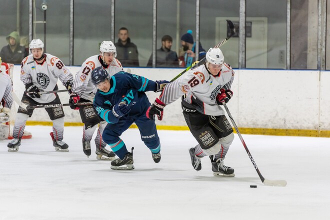 ВИДЕО. Жестокий нокаут в хоккейном матче чемпионата Украины