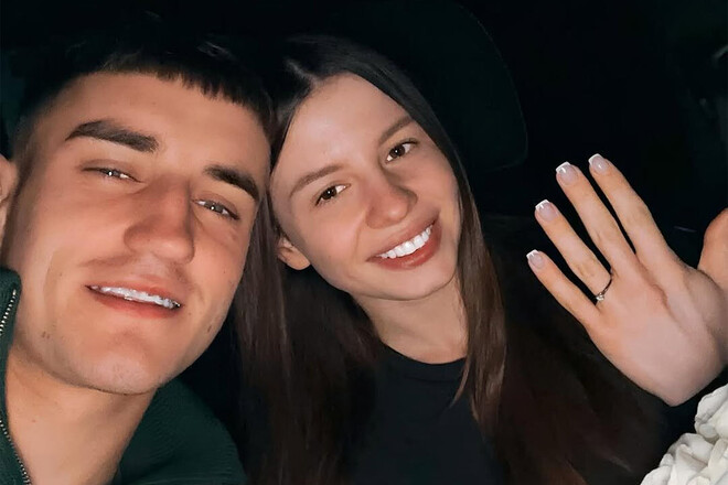 ФОТО. Ещё один украинкий футболист женится. Ему сказали «да!»