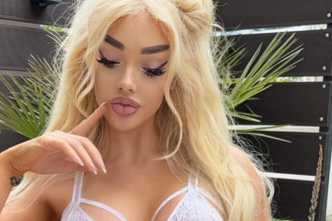 ФОТО. Бывшая легионера Динамо сделала эротические снимки с голой грудью