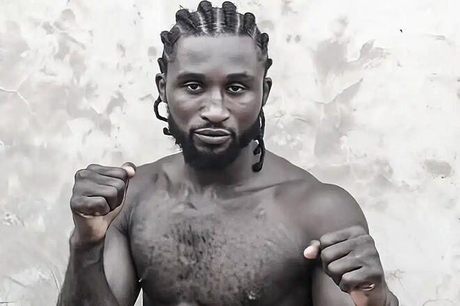 Володар двох титулів знепритомнів на рингу, а пізніше помер у лікарні