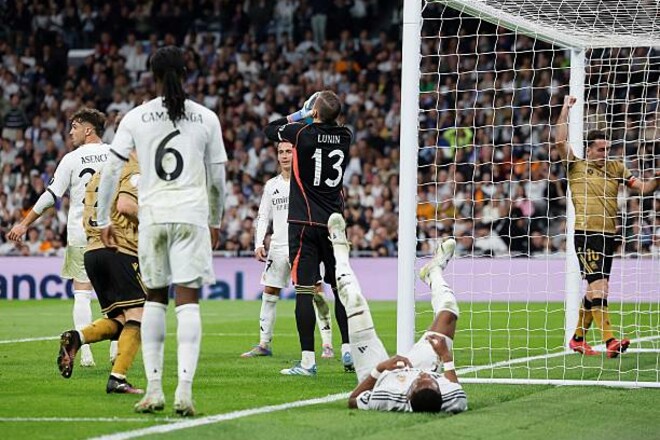 ВИДЕО. Автогол Алабы. Как Лунин пропустил второй мяч между ног за один матч