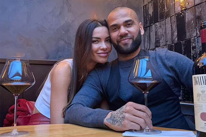 ФОТО. Дані Алвес зійшовся з дружиною після тюрми, і тепер вона – вагітна