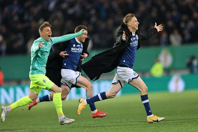 Арминия – Байер – 2:1. Сенсация в полуфинале Кубка. Видео голов и обзор