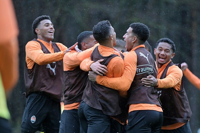 ФОТО. Шахтар під дощем провів тренування перед кубковим матчем